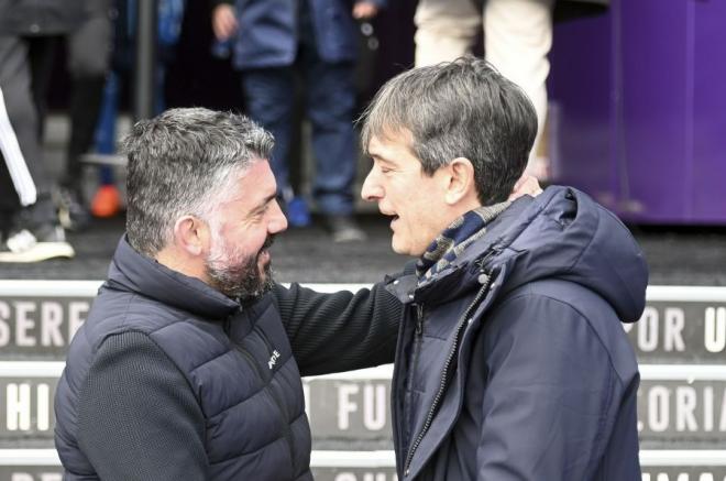 Gennaro Gattuso saluda a Pacheta en el Real Valladolid - Valencia (Foto: LaLiga).