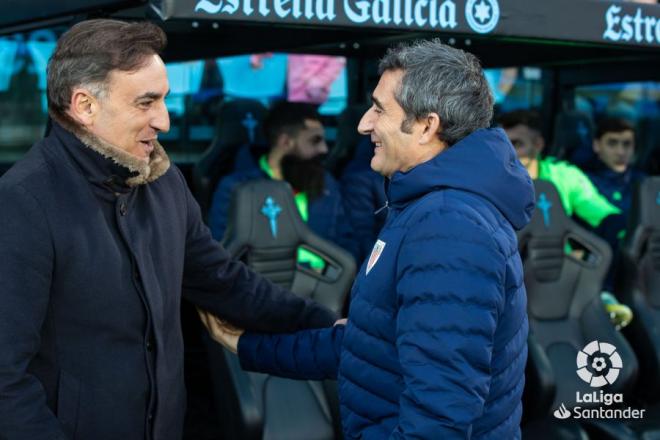 Ernesto Valverde saluda a Carvalhal antes del partido ante el Celta en Balaídos (Foto: LaLiga).