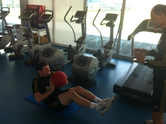 Casillas, en el gimnasio en 2012. (Facebook: Iker Casillas)