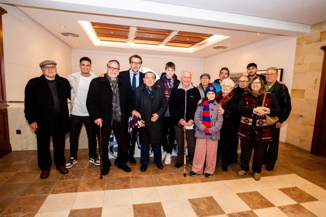 El Levante UD invita a sus abonados mayores de 80 años a presenciar el partido desde el Palco VIP.