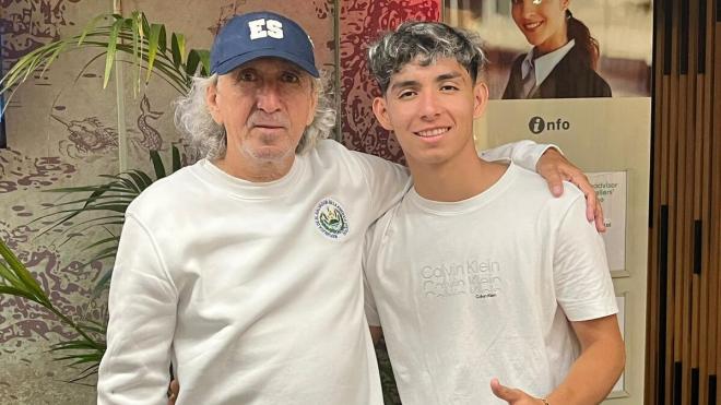 Mágico González, con su hijo Chus.