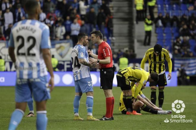 Borja Bastón, lesionado en el Málaga - Oviedo (Foto: LaLiga).