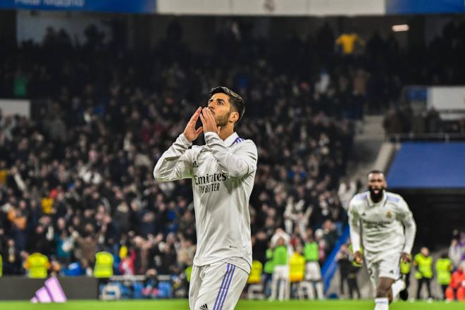 Marco Asensio celebra su gol en el Real Madrid-Valencia (Foto: Cordon Press).