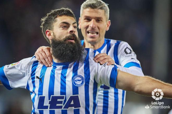 Asier Villalibre celebra su primer gol con el Alavés (Foto: LaLiga).