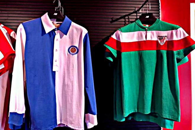 Camisetas vintage del Athletic Club en una tienda oficial (Foto: DMQ Bizkaia).