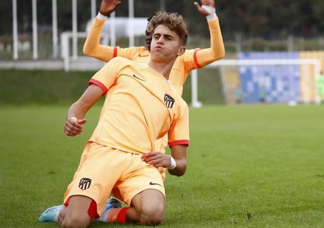 Adrián Niño celebra un gol con el juvenil del Atlético de Madrid (Foto: ATM).