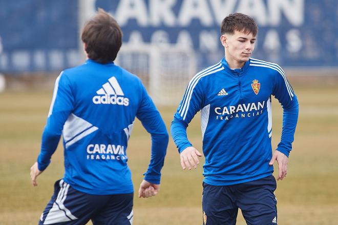 Pau Sans en el entrenamiento del Real Zaragoza (Foto: Daniel Marzo).