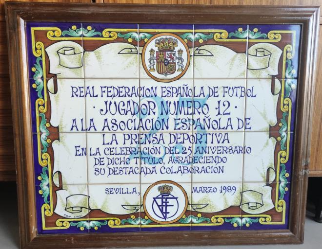 Azulejo conmemorativo del jugador número 12.