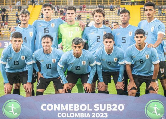 Facu González, segundo de arriba a la izquierda, estuvo a un paso de ganar el Sudamericano sub 20.