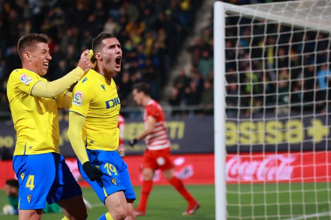 Celebración del gol de Sergi Guardiola en el Cádiz - Girona (Foto: Cristo García).