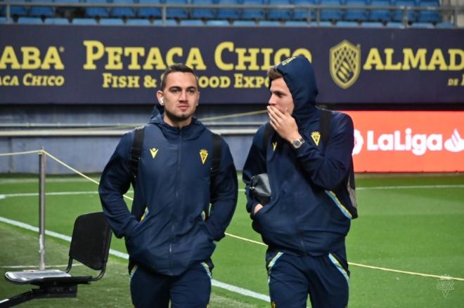 Alejo, con Escalante antes del partido (Foto: Cádiz CF).