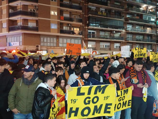 La afición protesta: el 11-F fue un éxito con quince mil aficionados del Valencia CF en la calle.