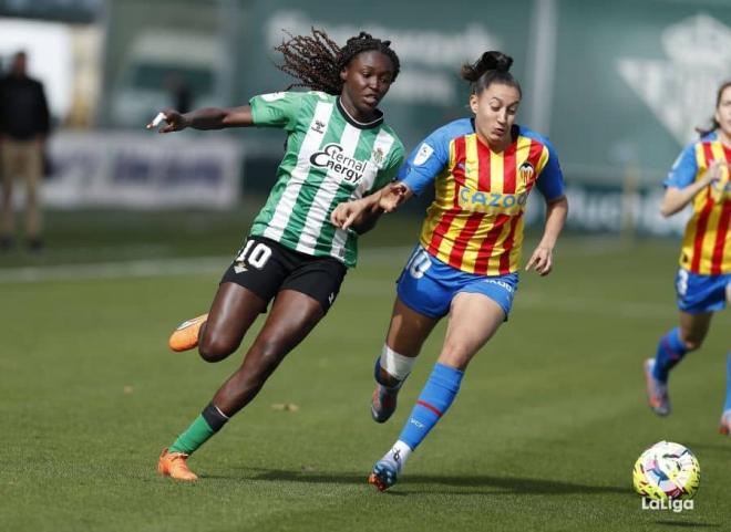 Marta Carro vuelve a valer tres puntos ante el Real Betis Féminas (Foto: LaLiga)