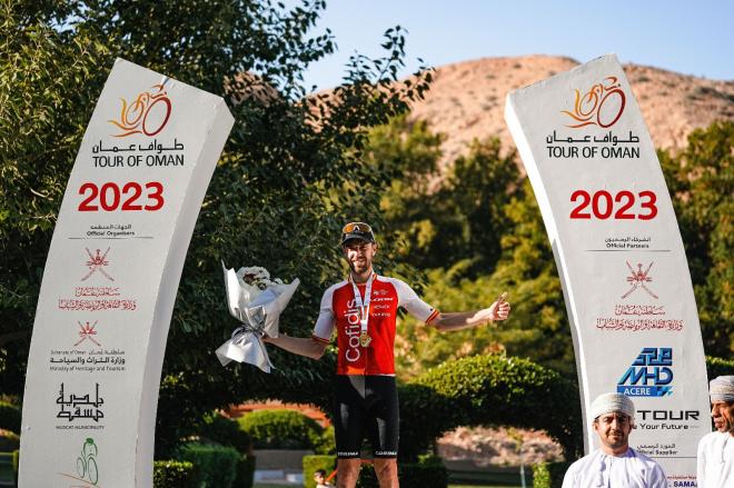 Jesús Herreda celebra su victoria en la etapa del Tour de Omán.