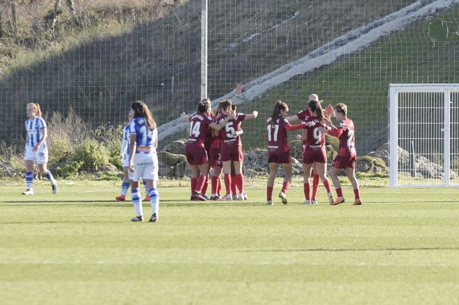 Las jugadoras del Sevilla celebran uno de los goles a la Real (Foto: Giovanni Batista).