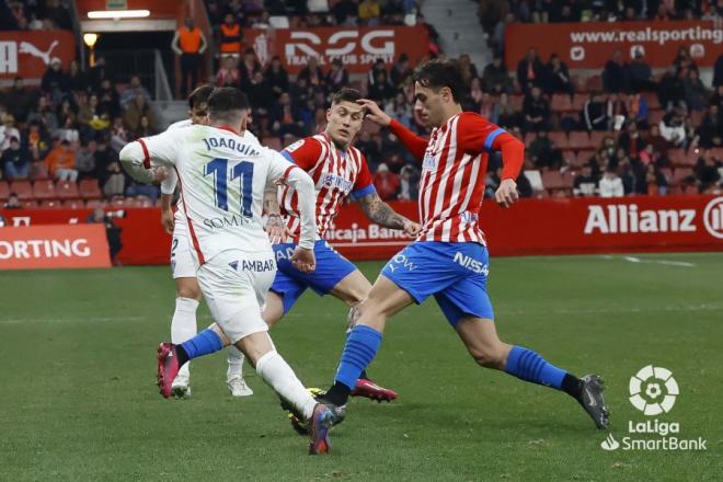 Pedro Díaz en el Sporting-Huesca (Foto: LaLiga).