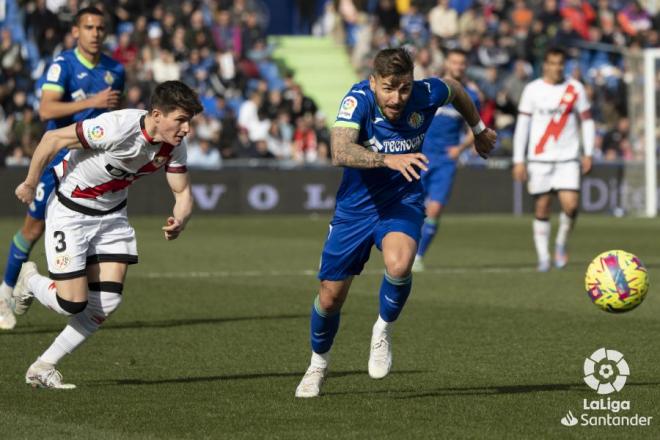 Portu y Fran García luchan por un balón (Foto: LaLiga).