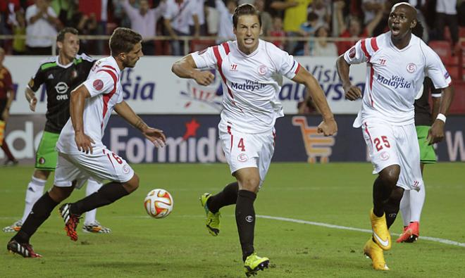 Krychowiak celebra un gol suyo al Feyenoord (Foto: EFE).