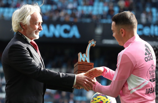 Aspas recibe su octavo Manuel de Castro (Foto: RC Celta).