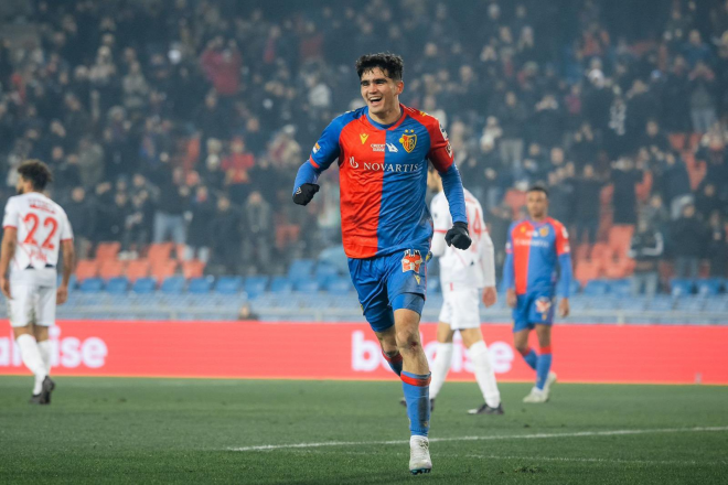 Hugo Novoa, antiguo canterano del Deportivo, con el Basilea (Foto: Basel)