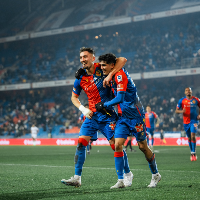 Hugo Novoa celebrando su primer gol en el Basel (Foto: FCB)