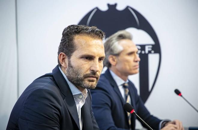 Baraja nuevo entrenador del Valencia CF recibe el bautismo de Rafa Benítez