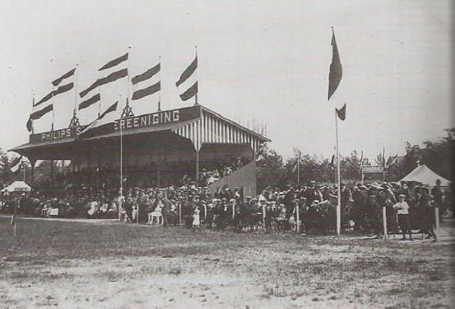 El Philips Stadion en sus orígenes.