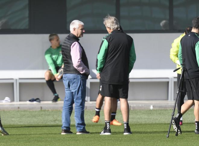 Cordón y Pellegrini, en el entrenamiento del Betis (Foto: Kiko Hurtado)