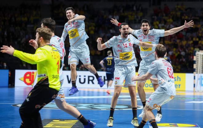 Selección Española de Balonmano celebrando la victoria ante Suecia (Foto: Cordon Press).