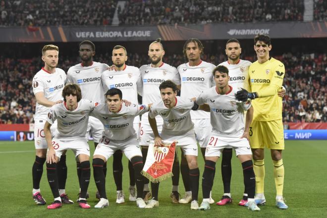 El XI del Sevilla ante el PSV (Foto: Kiko Hurtado).