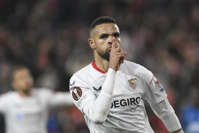 En-Nesyri celebra su gol al PSV (Foto: Kiko Hurtado).