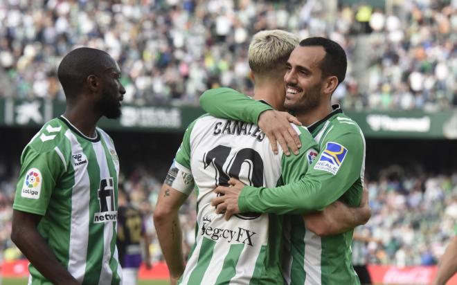Canales y Juanmi celebran el 2-1 (Foto: Kiko Hurtado).