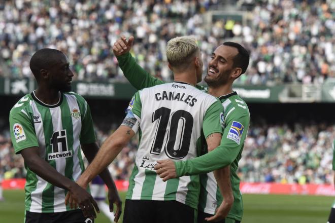 Juanmi y Canales celebran un gol al Valladolid (Foto: Kiko Hurtado)