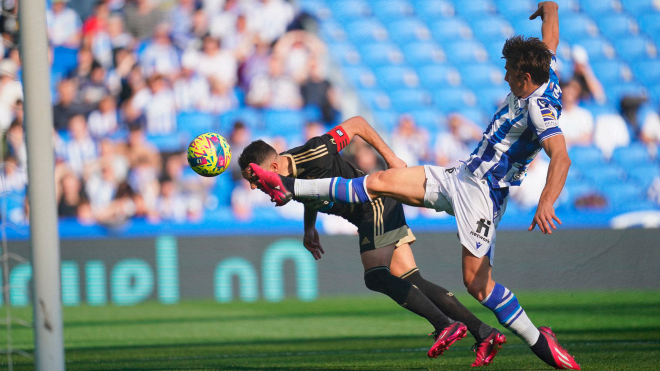 Remate de cabeza de Aspas (Foto: RC Celta).