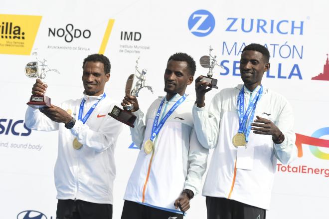 El podio masculino del Zurich Maratón (Foto: Kiko Hurtado)