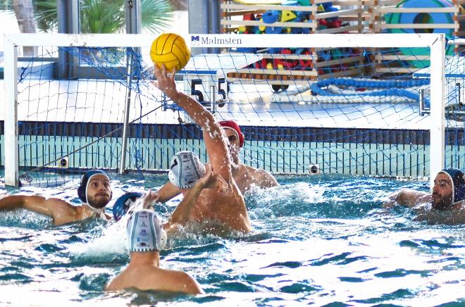 Uno de los partidos del Waterpolo Málaga en Barcelona.