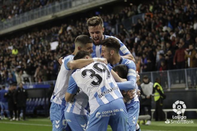 Los jugadores del Málaga celebran el gol de Rubén Castro al Málaga (Foto: LaLiga).