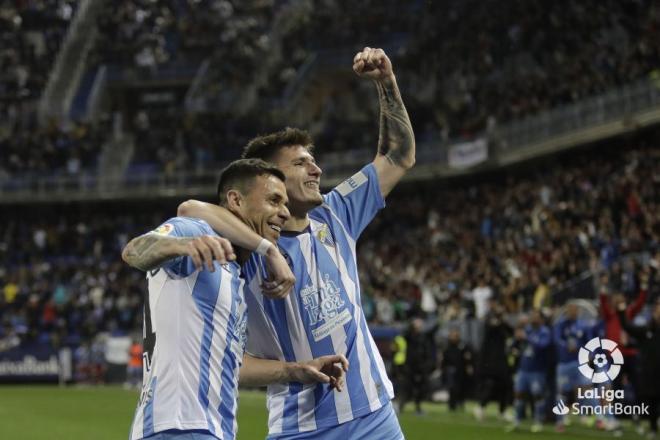 Cristian y Rubén Castro celebran el gol del delantero al Zaragoza (Foto: LaLiga).