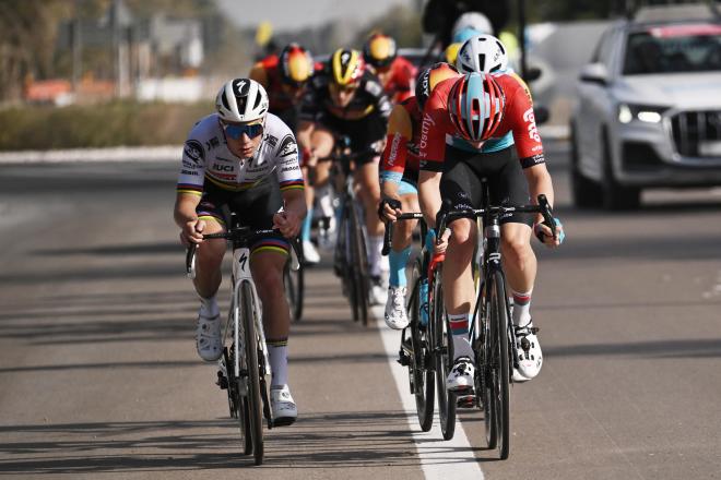 Evenepoel en la primera etapa del Tour UAE (Foto: Cordon Press).