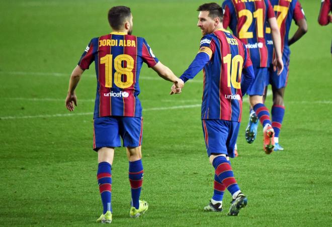 Lionel Messi y Jordi Alba celebrando el gol del 10 argentino (Foto: Cordon Press).