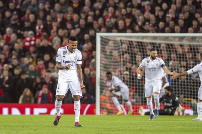 Militao celebra un gol en el Liverpool-Real Madrid (Foto: Cordon Press).