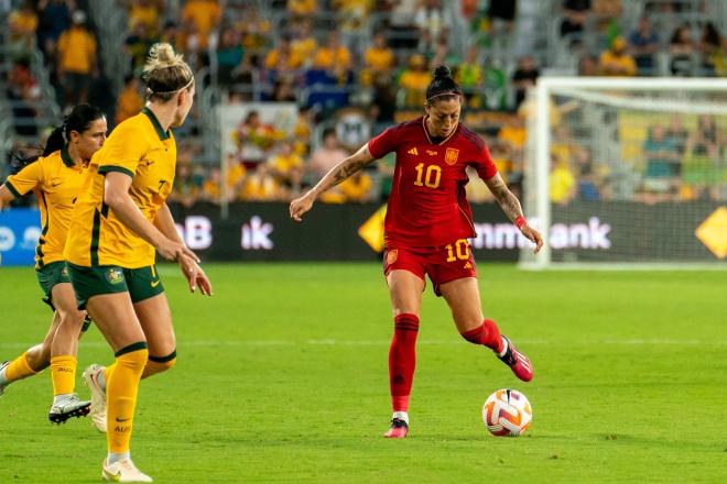 Jenni Hermoso jugando contra Australia