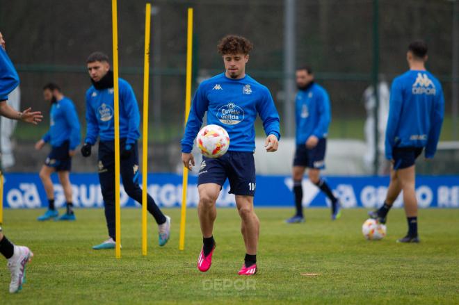 Mario Soriano fue una de las ausencias, aunque apunta a llegar al sábado (Foto: RCD)