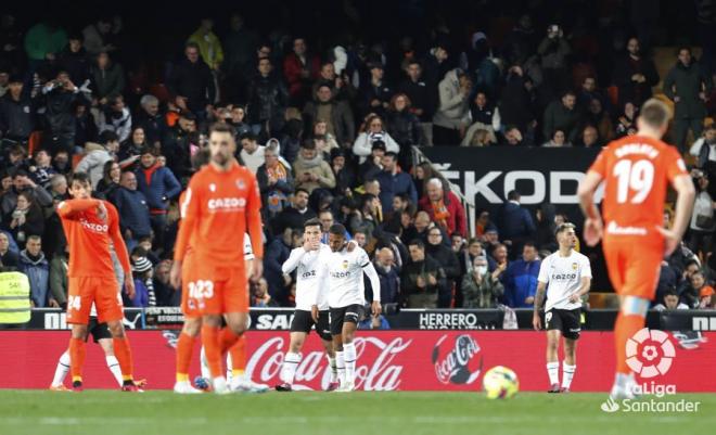 La Real Sociedad lamenta el gol del Valencia (Foto: LaLiga).