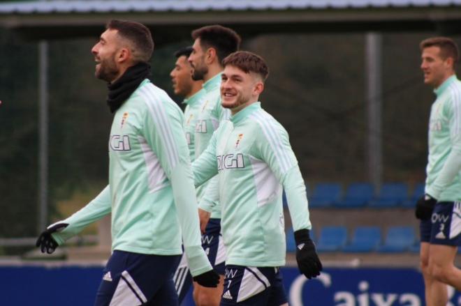 Borja Bastón en el entrenamiento azul. (Foto: Real Oviedo)