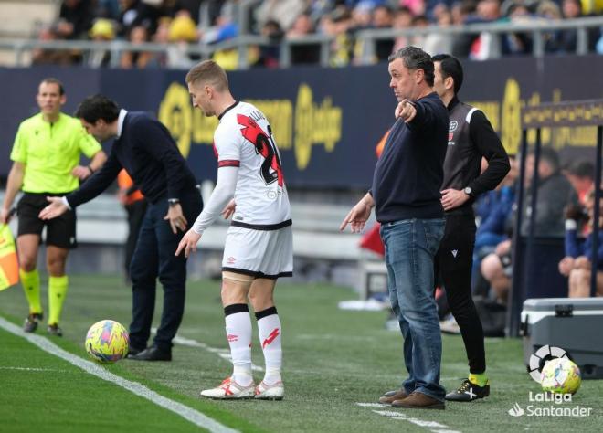 Sergio da instrucciones en el Cádiz-Rayo (Foto: LaLiga).