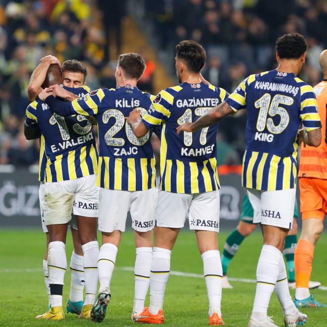 El Fenerbahçe celebra uno de sus goles al Konyaspor (Foto: Fenerbahçe).