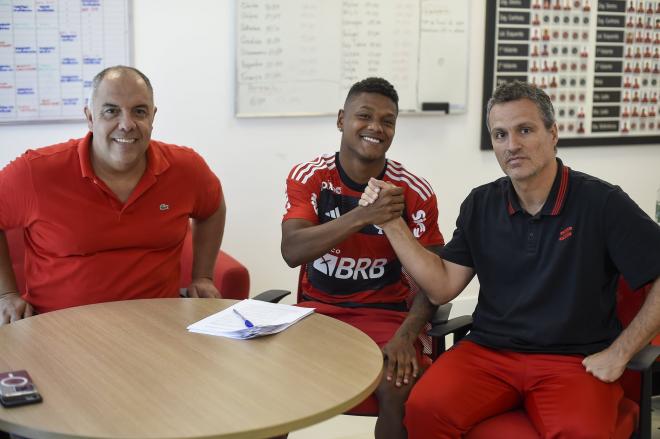 Matheus França, que está en la órbita del Real Madrid, firma su renovación con el Flamengo.
