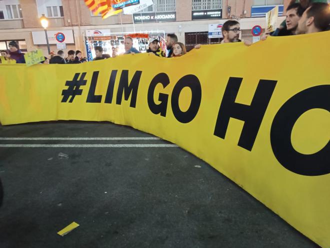 Protestas contra Peter Lim el 25F con el Lim go home