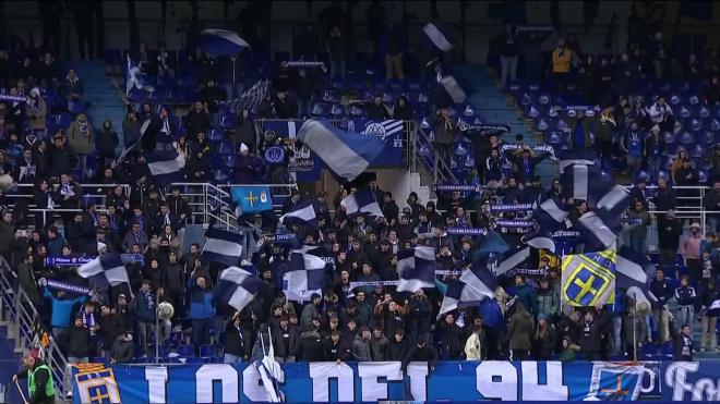 La afición oviedista en el Carlos Tartiere, (Foto: LaLiga)